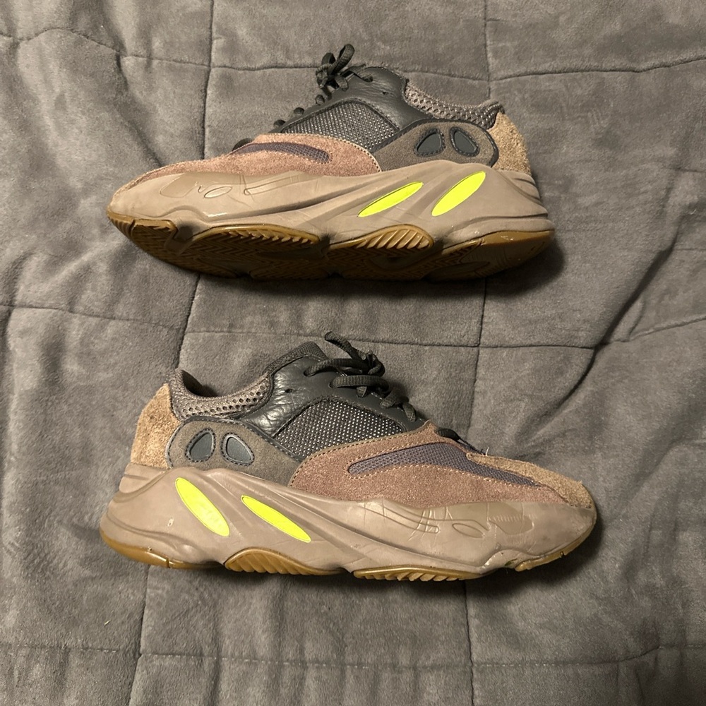 yeezy 700 mauve